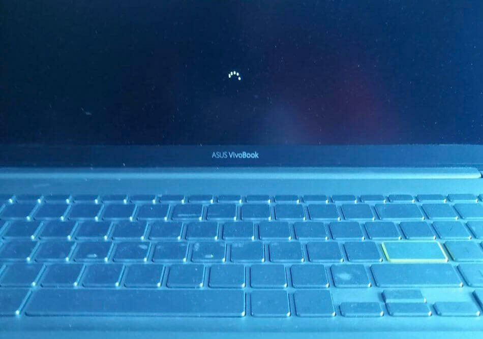 Не включается ноутбук — черный экран