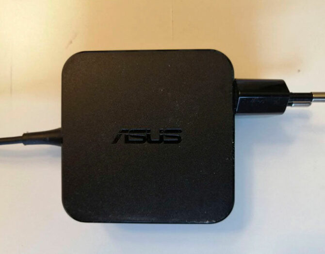 Ремонт зарядного устройства для ноутбука Asus фото